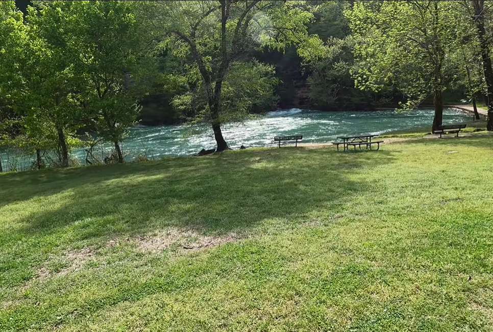 Why is Ozark National Scenic Riverways a good place for boondocking?