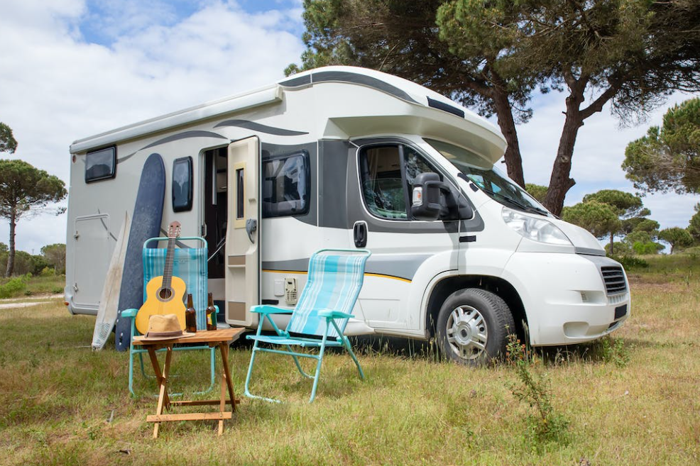 What are the essential tips for RVing around St. Louis and Missouri?